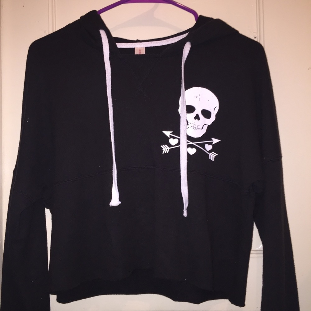 Black and white skull Sweater crop top